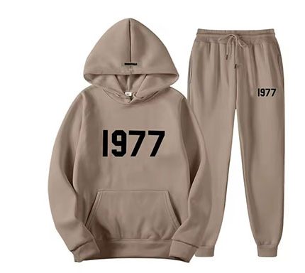 Oversized 1977 Essentials Tracksuit in Brown whit Blcak Logo